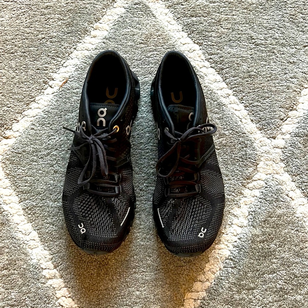 On Could Black running shoes